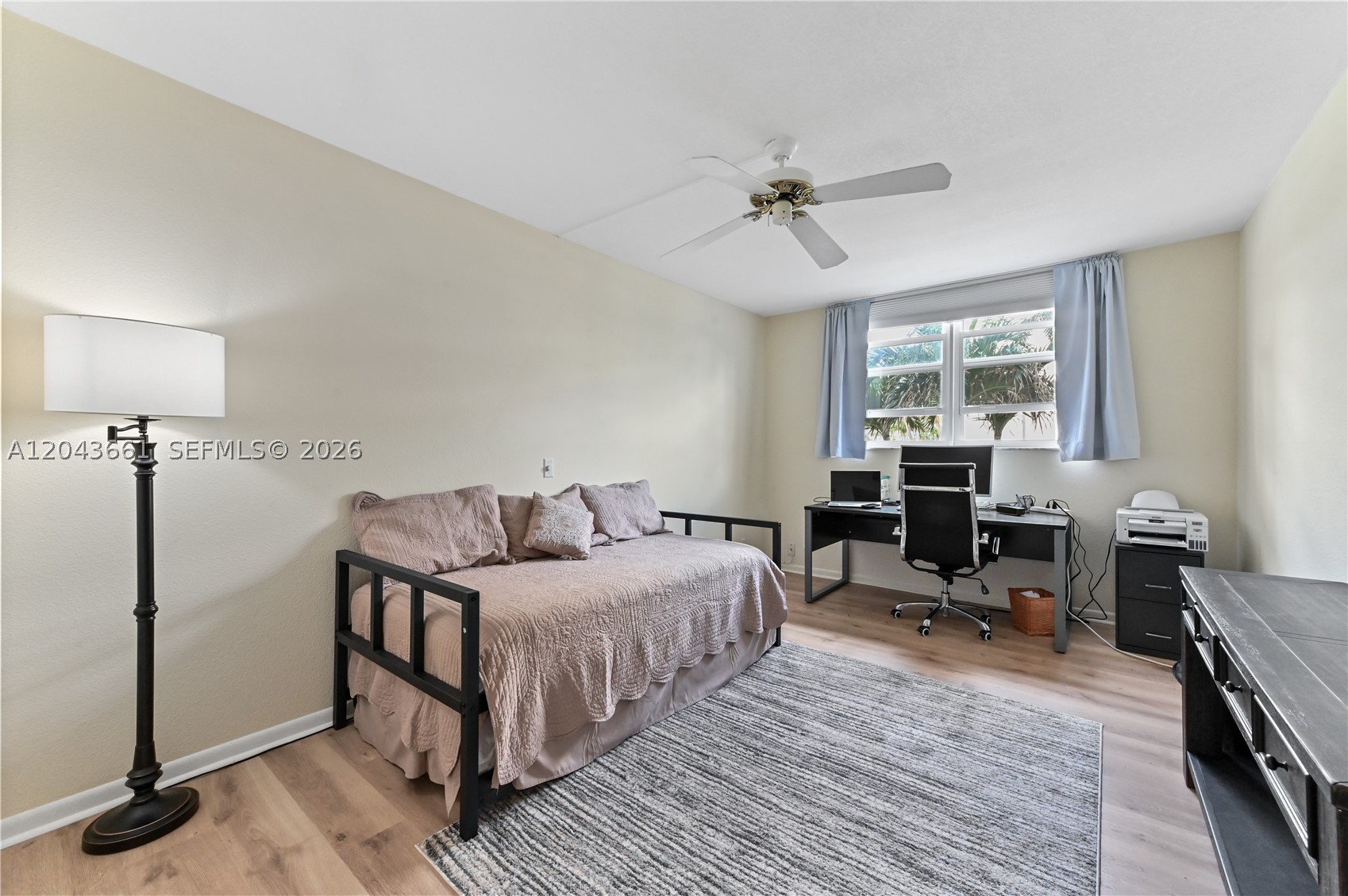 LE CHATEAU ROYAL CONDO - Residential