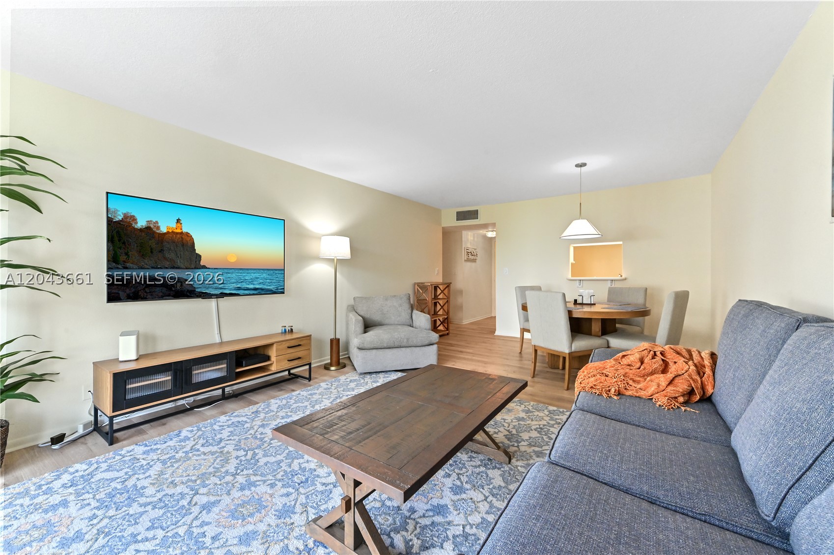 LE CHATEAU ROYAL CONDO - Residential