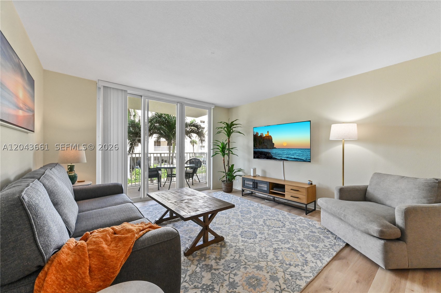 LE CHATEAU ROYAL CONDO - Residential
