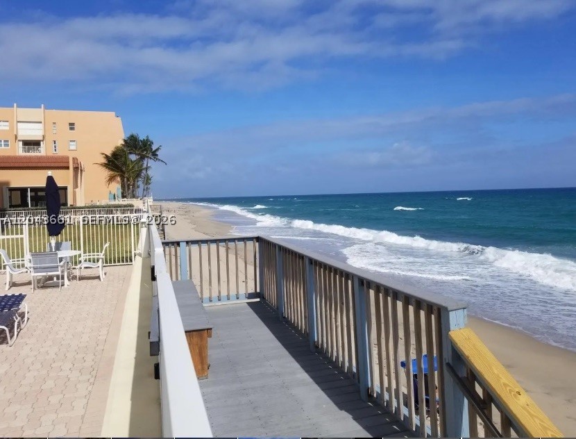 LE CHATEAU ROYAL CONDO - Residential