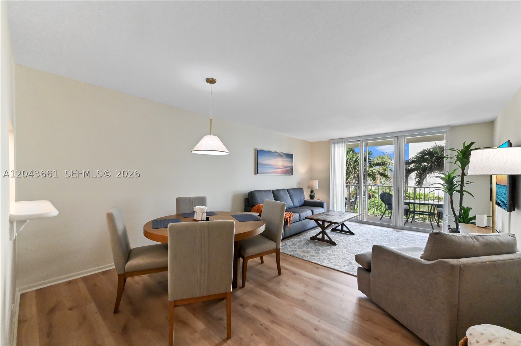 LE CHATEAU ROYAL CONDO - Residential