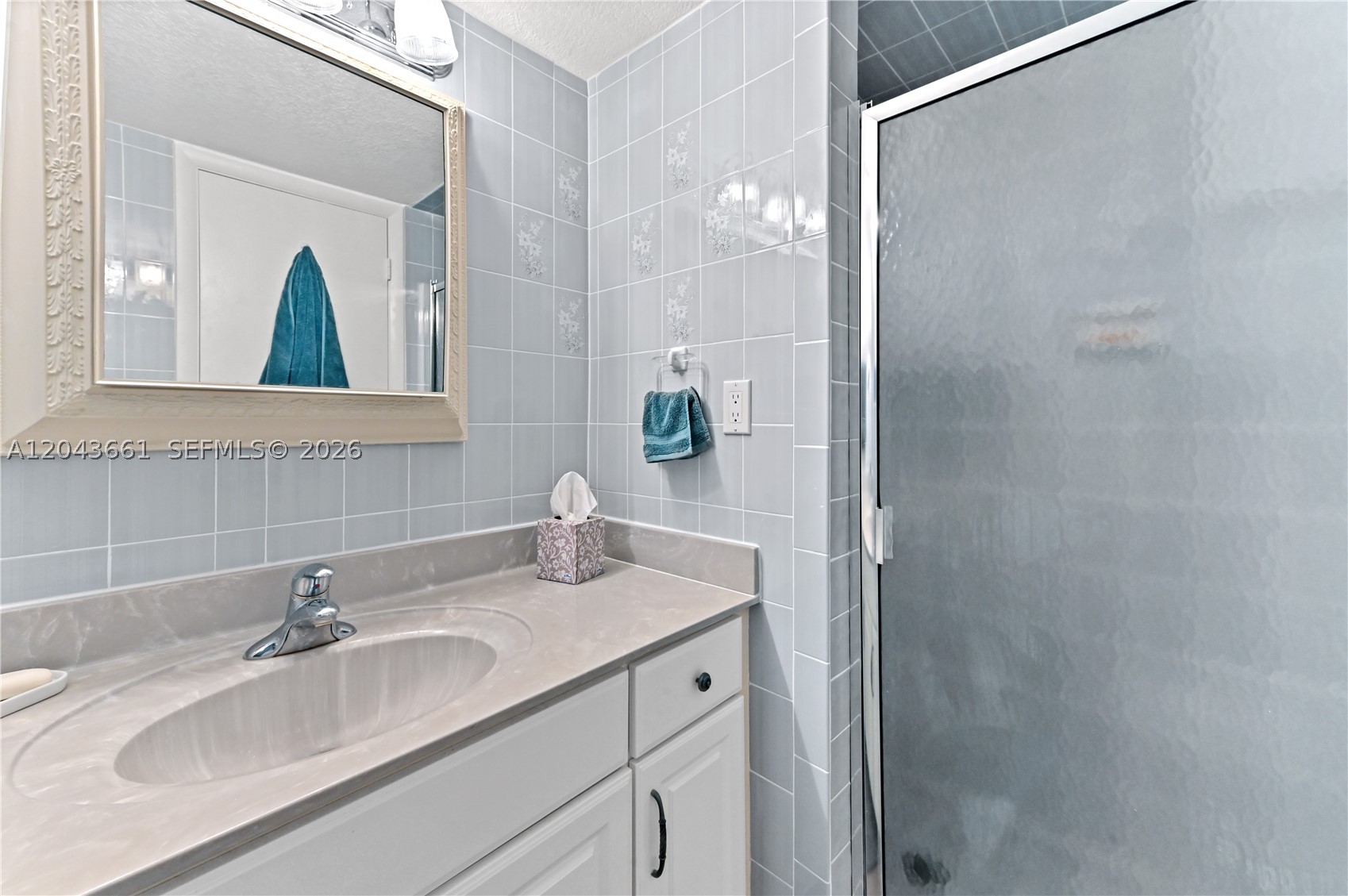 LE CHATEAU ROYAL CONDO - Residential