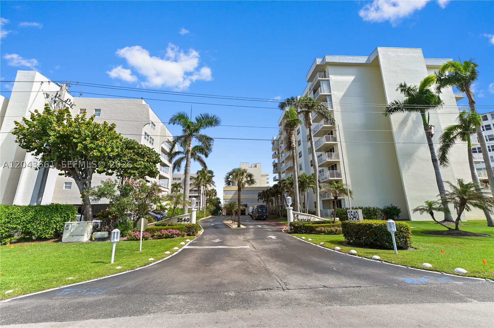 LE CHATEAU ROYAL CONDO - Residential