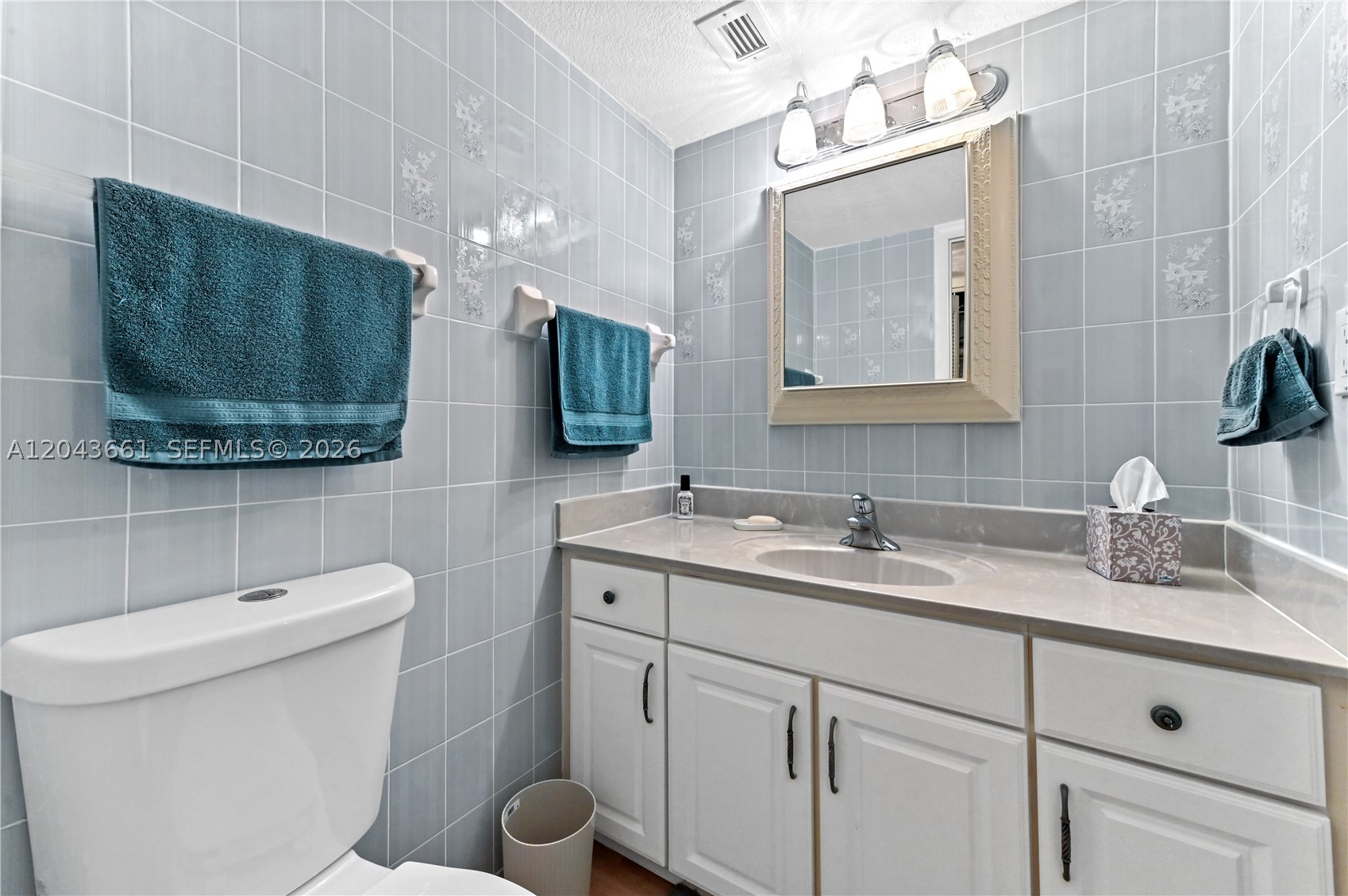 LE CHATEAU ROYAL CONDO - Residential