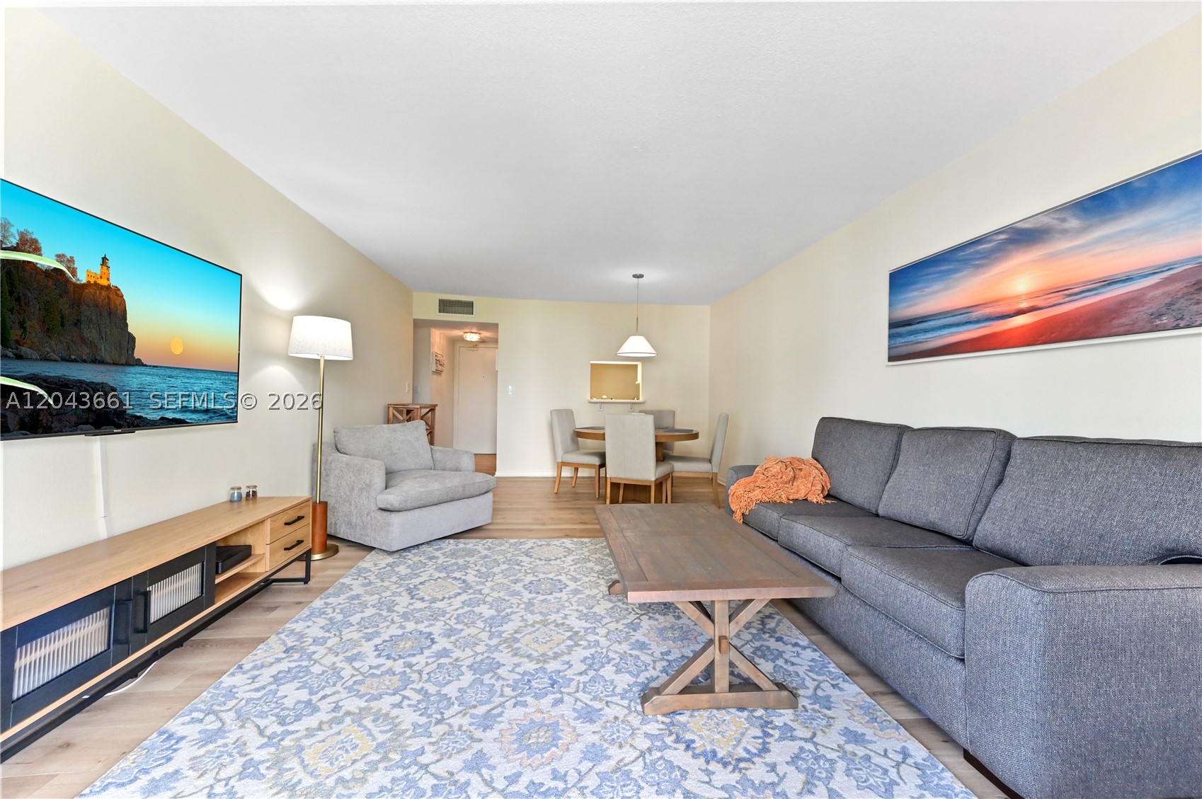 LE CHATEAU ROYAL CONDO - Residential