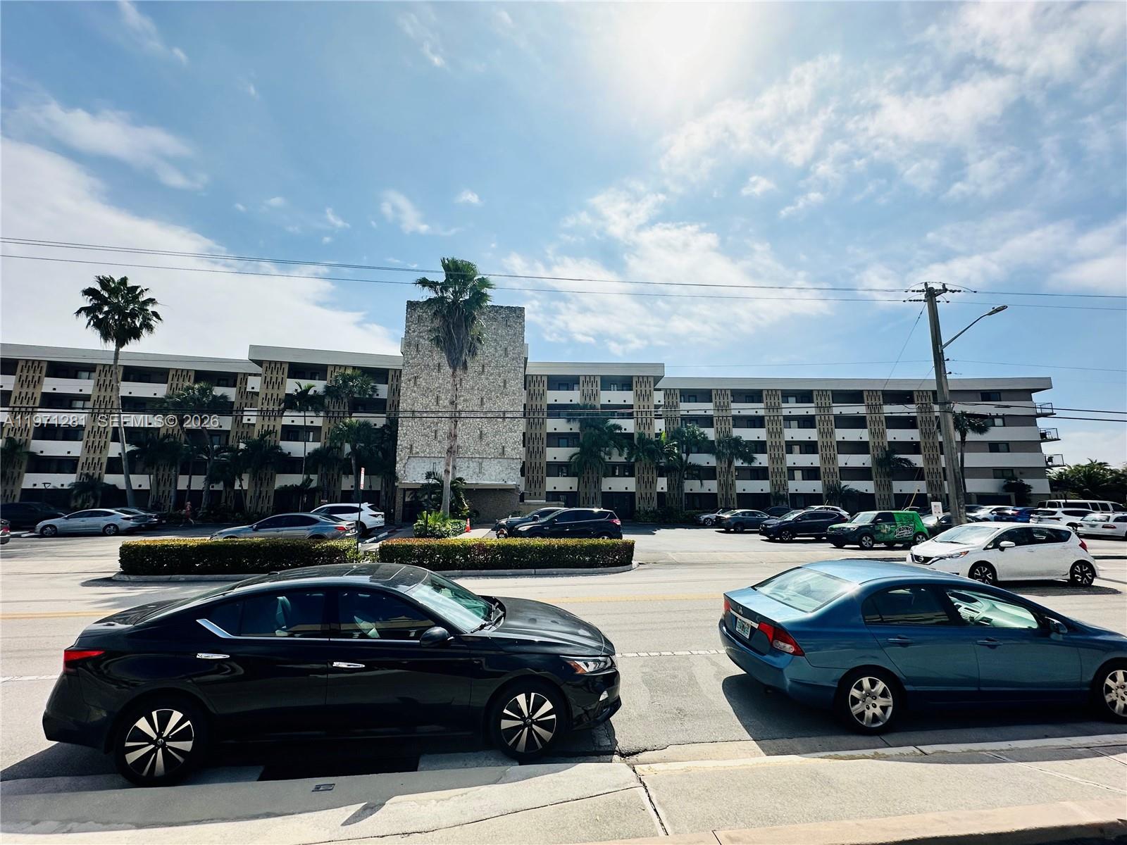 YACHT CLUB CONDO (THE) - Residential
