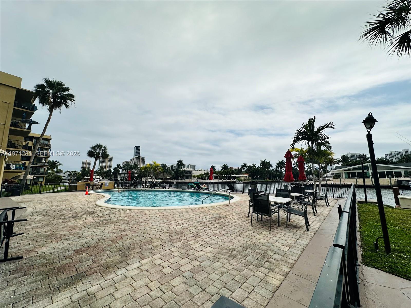 YACHT CLUB CONDO (THE) - Residential
