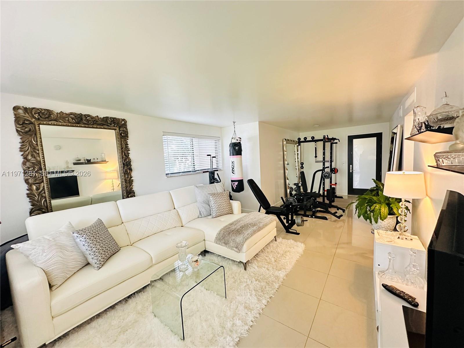 YACHT CLUB CONDO (THE) - Residential