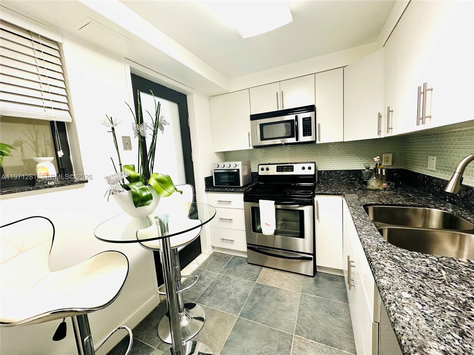 YACHT CLUB CONDO (THE) - Residential