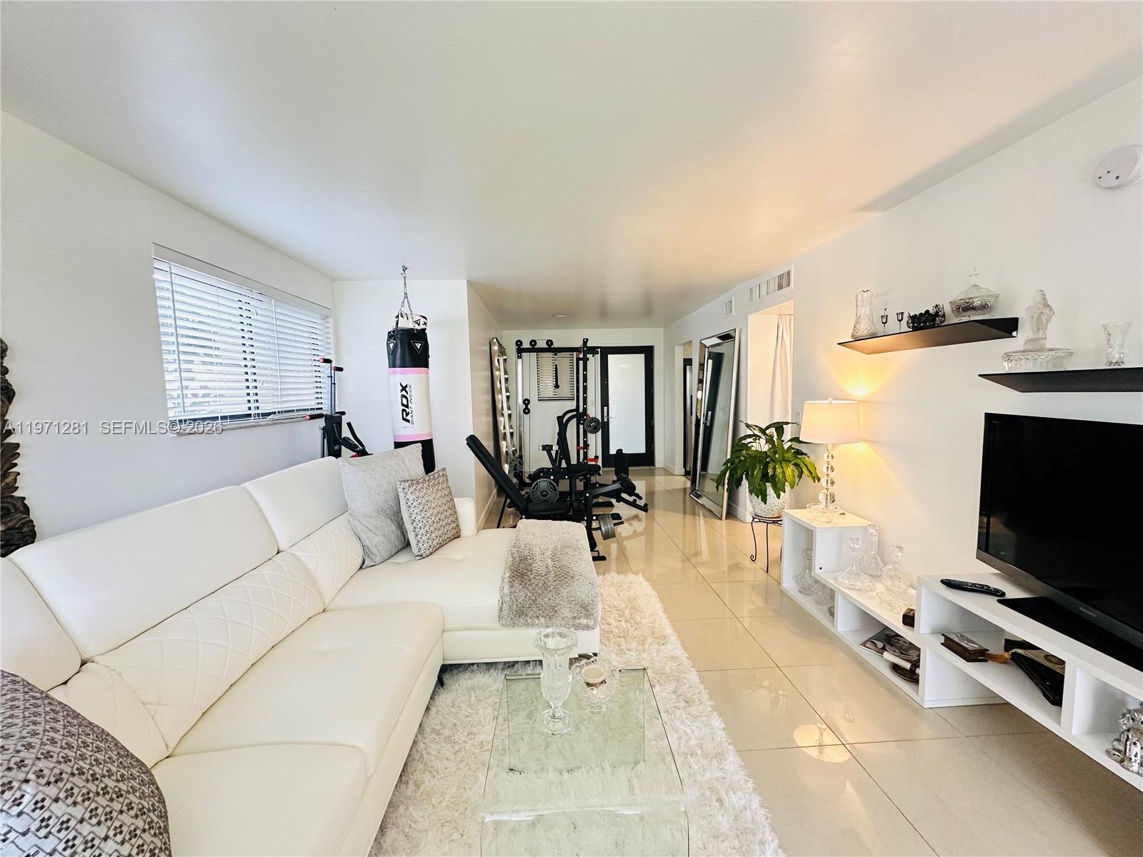YACHT CLUB CONDO (THE) - Residential