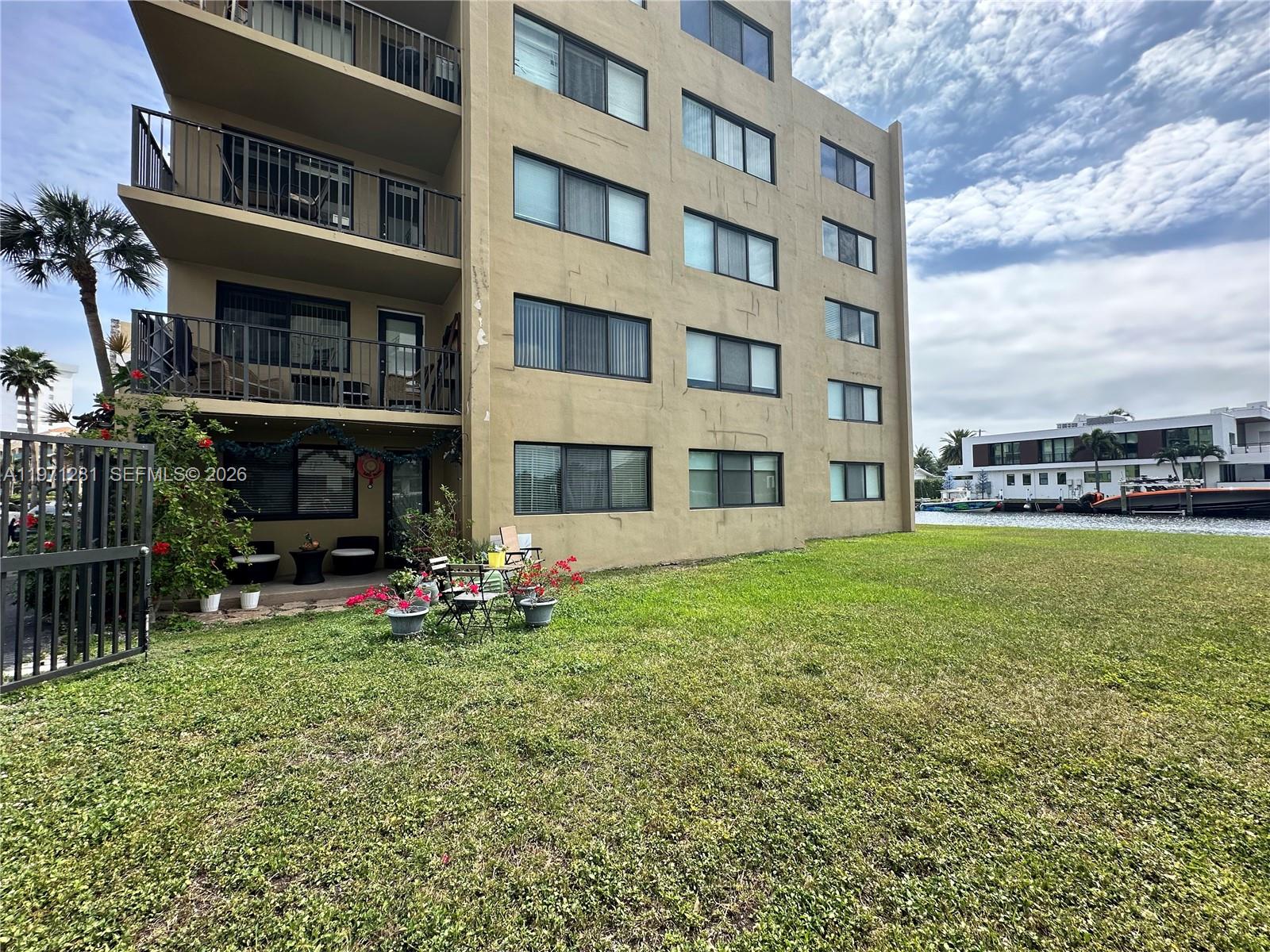 YACHT CLUB CONDO (THE) - Residential