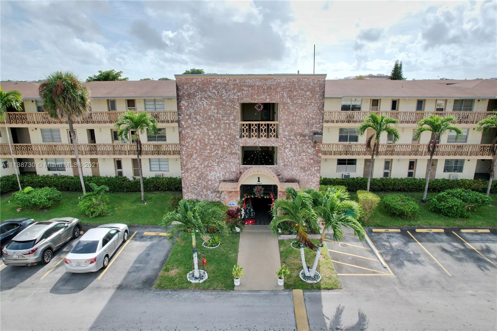 Come check out this wonderful 55+ community. No finance offers.  Building is a co-op.  Unit is surrounded by lush landscaping on the first floor.  Easy access to amenities with private parking spot. Nearby public transit, jogging trails, and new shopping plazas/restaurants with stores such as Publix, Walmart, TJ Maxx, 163rd mall, Chipotle, Chick-fil-A, etc.  Community is close to Churches and walking distance to local Synagogus.
*Virtual Showing Available upon request, please contact listing agent via text/phone call.