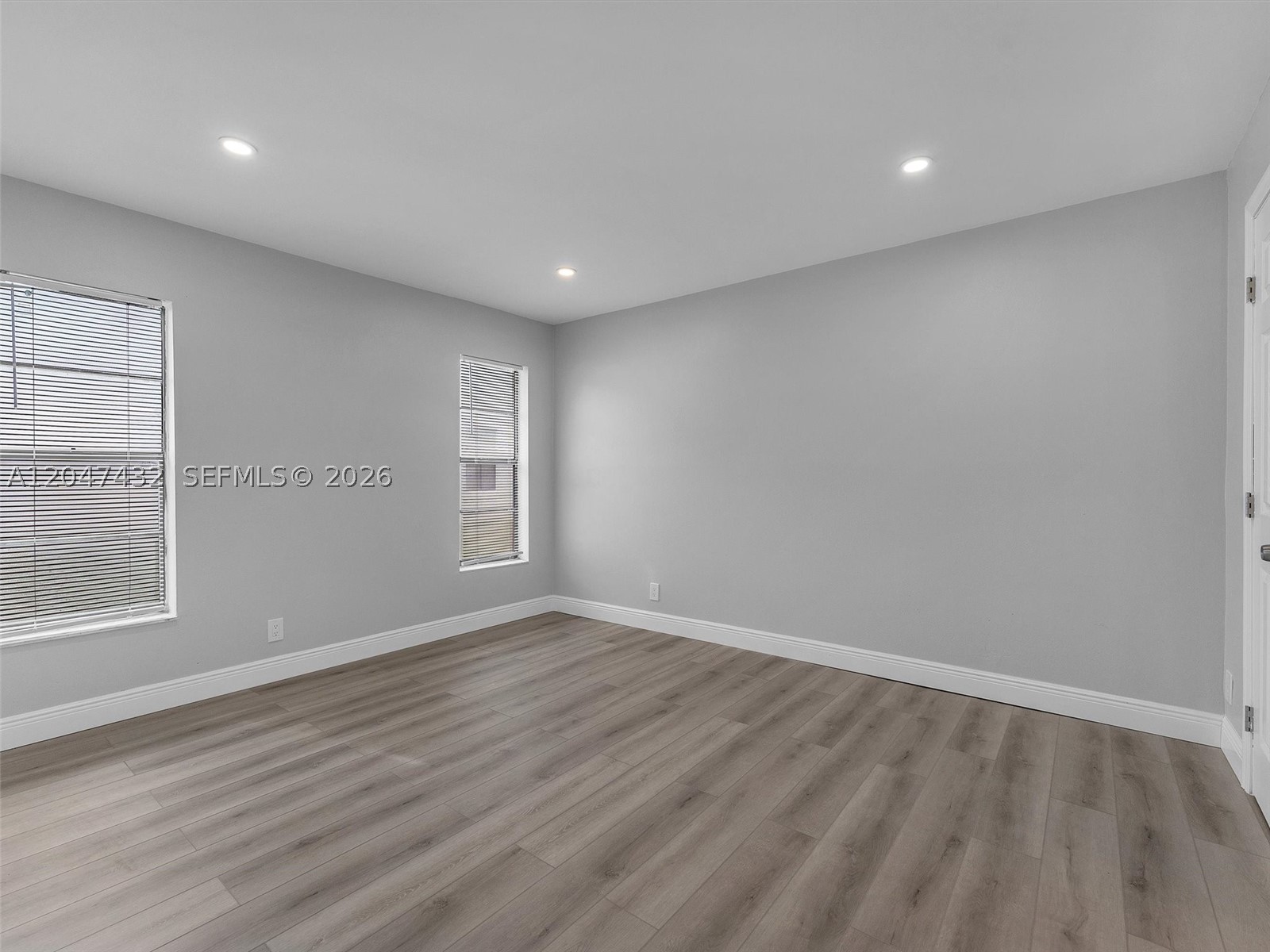 CORAL SPRINGS LAKES - Residential Lease