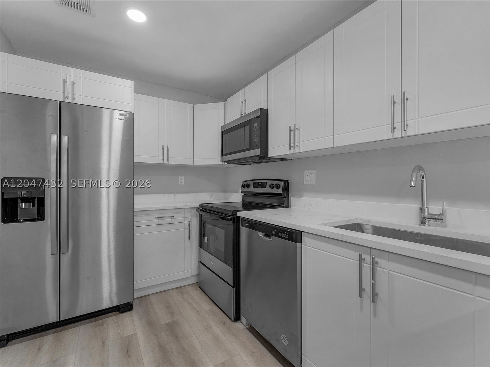 CORAL SPRINGS LAKES - Residential Lease