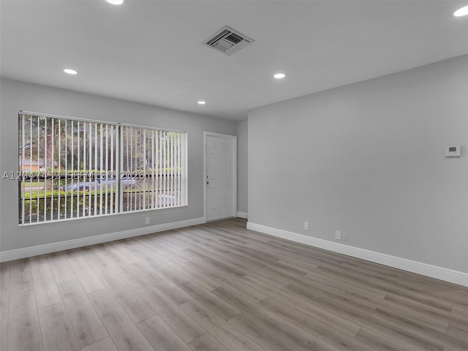 CORAL SPRINGS LAKES - Residential Lease