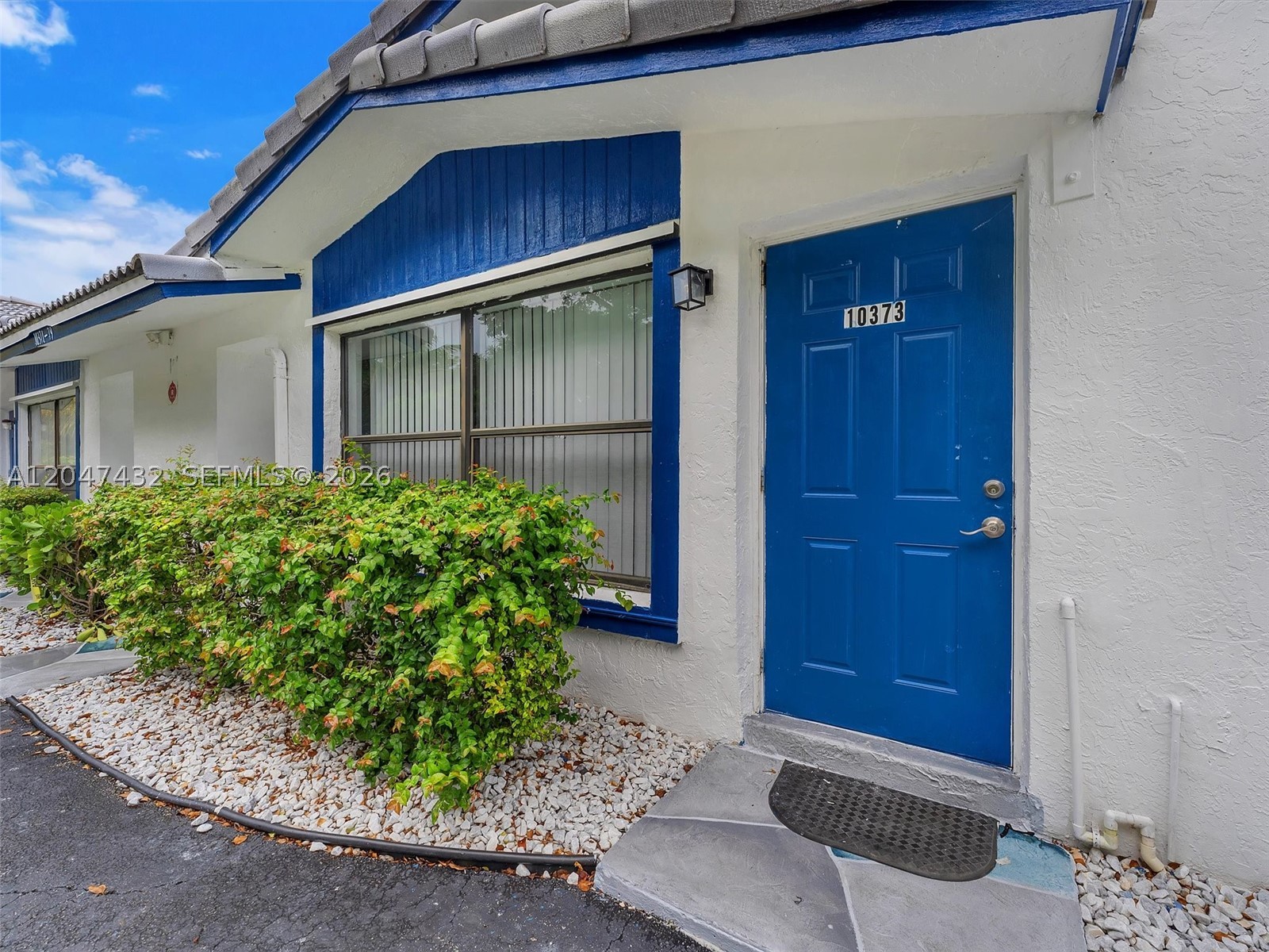 CORAL SPRINGS LAKES - Residential Lease