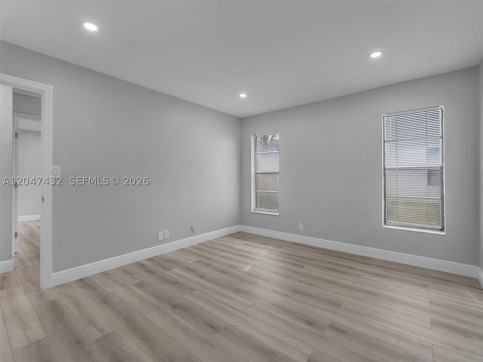 CORAL SPRINGS LAKES - Residential Lease