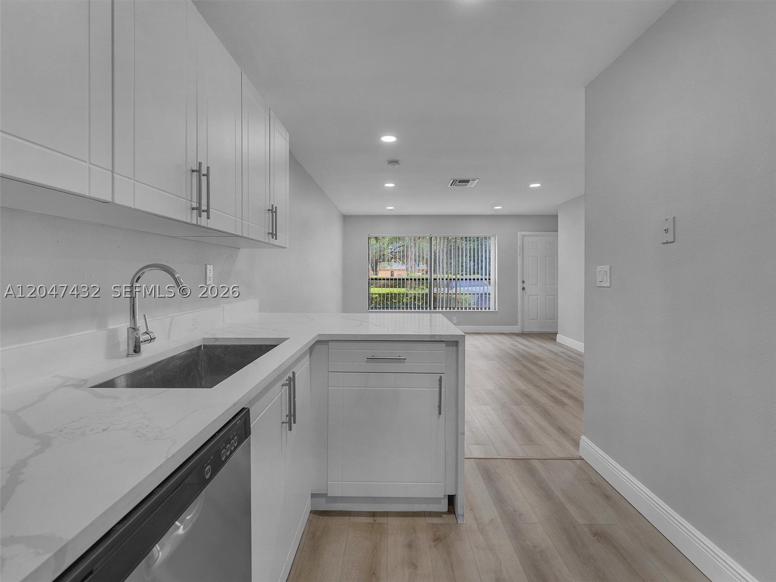 CORAL SPRINGS LAKES - Residential Lease