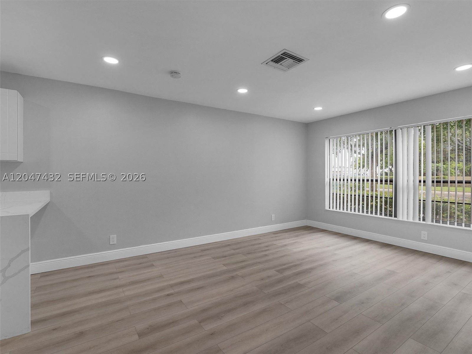 CORAL SPRINGS LAKES - Residential Lease