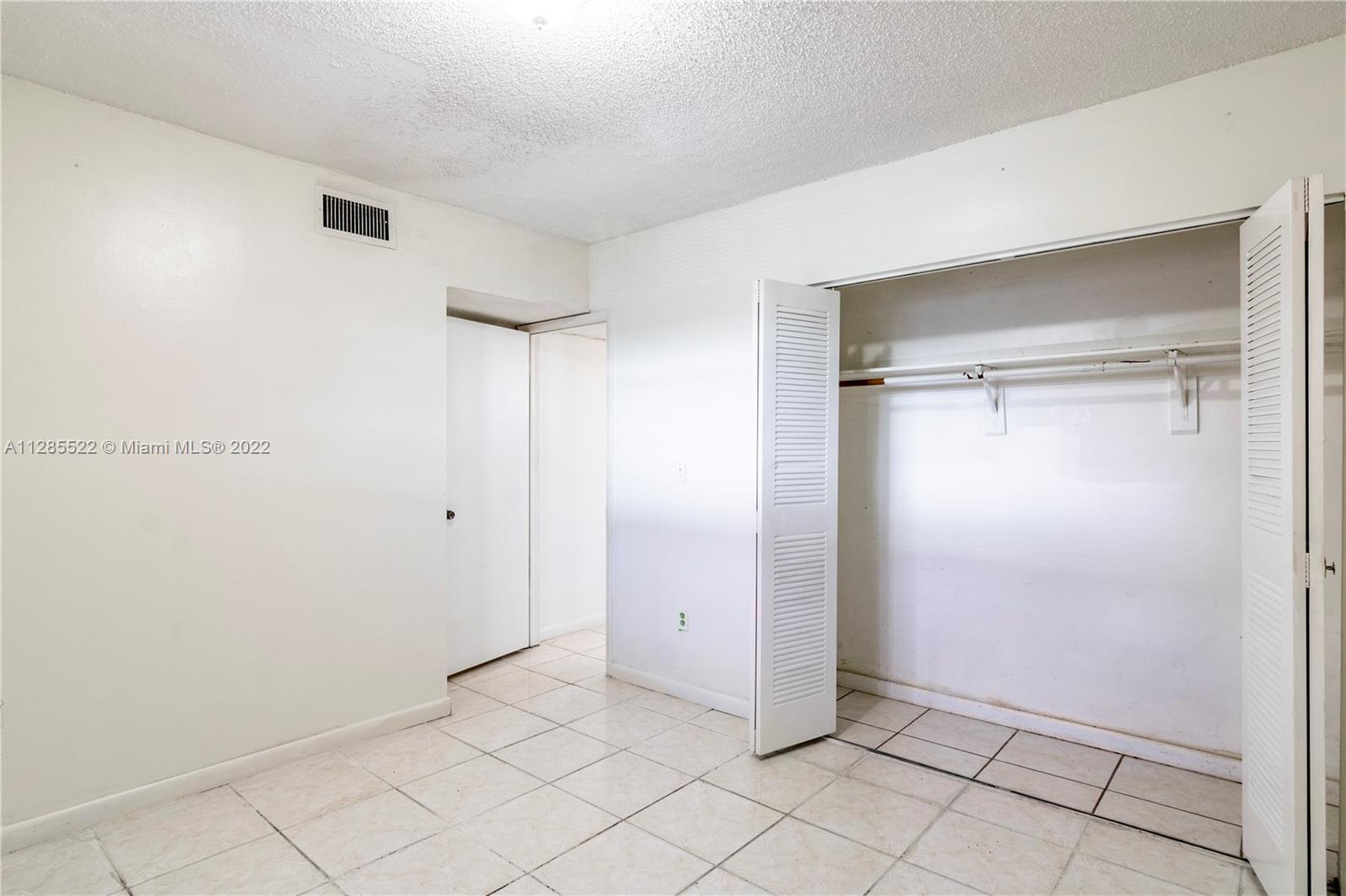 LUXURY CORAL LIVING CONDO - Residential