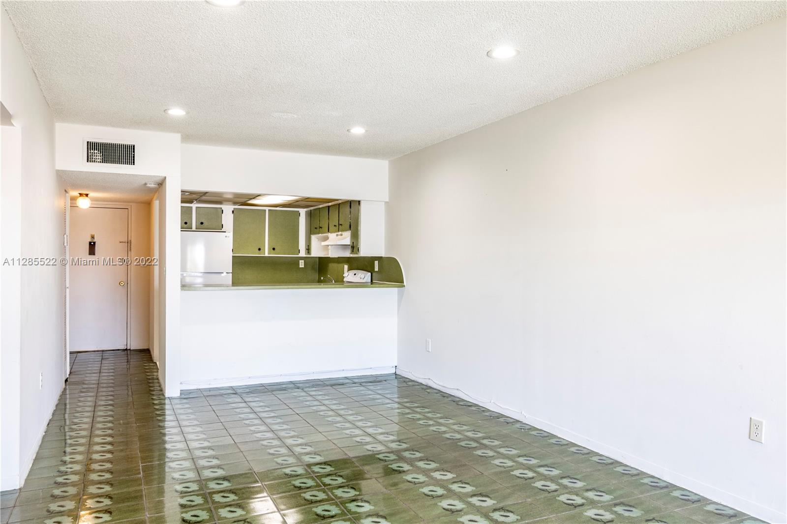 LUXURY CORAL LIVING CONDO - Residential