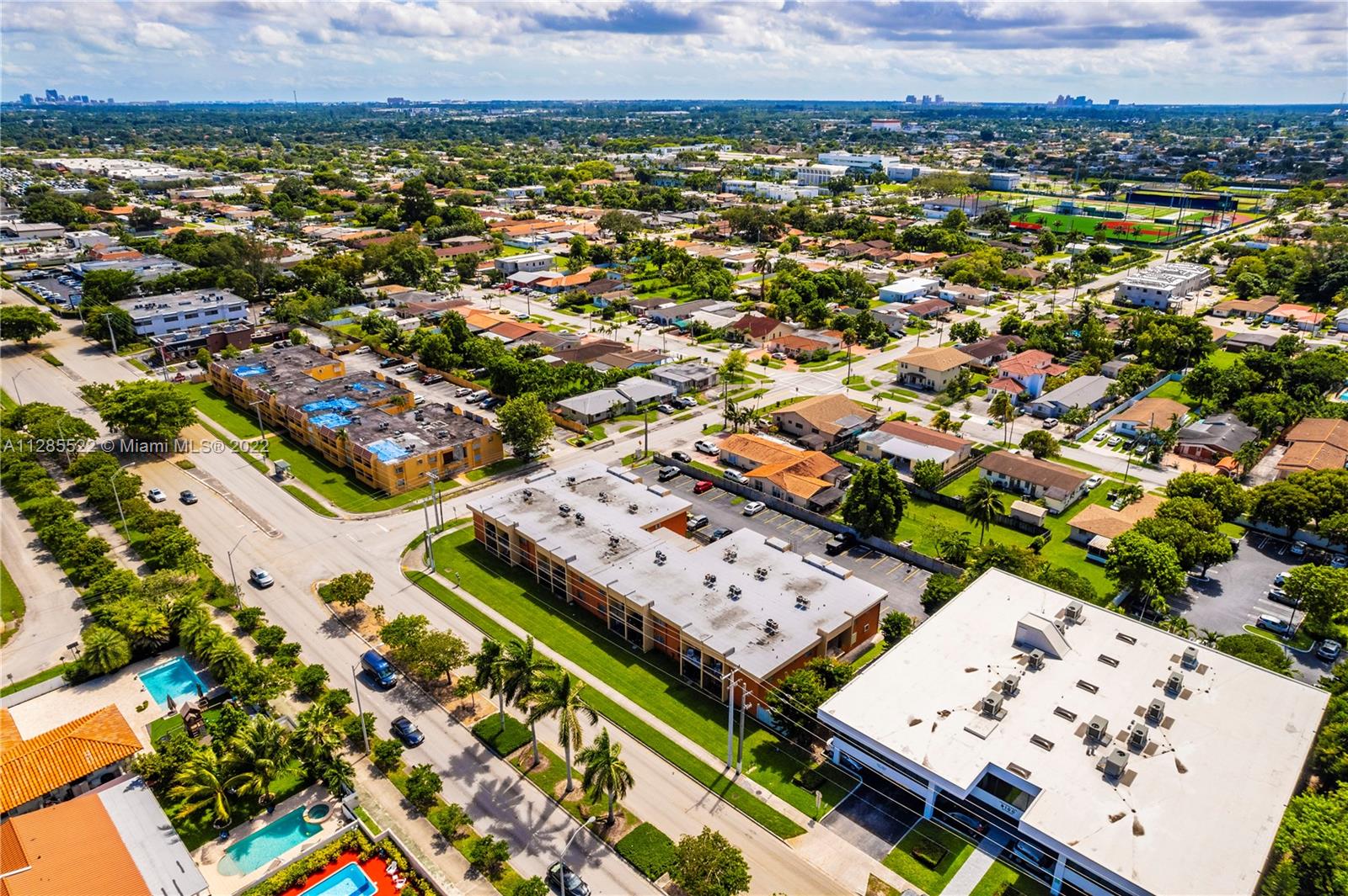 LUXURY CORAL LIVING CONDO - Residential