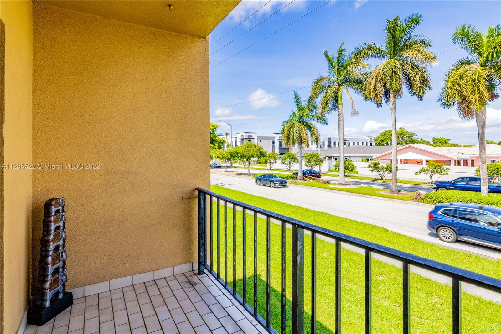 LUXURY CORAL LIVING CONDO - Residential