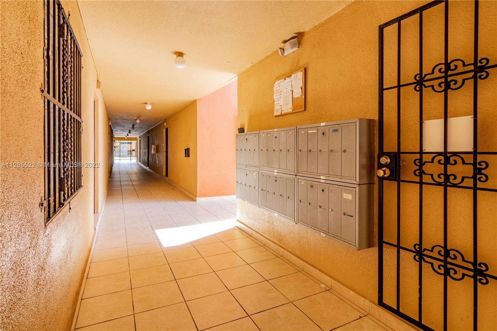 LUXURY CORAL LIVING CONDO - Residential