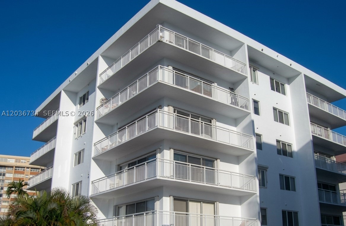 GOLDEN ISLES TOWERS CONDO - Residential