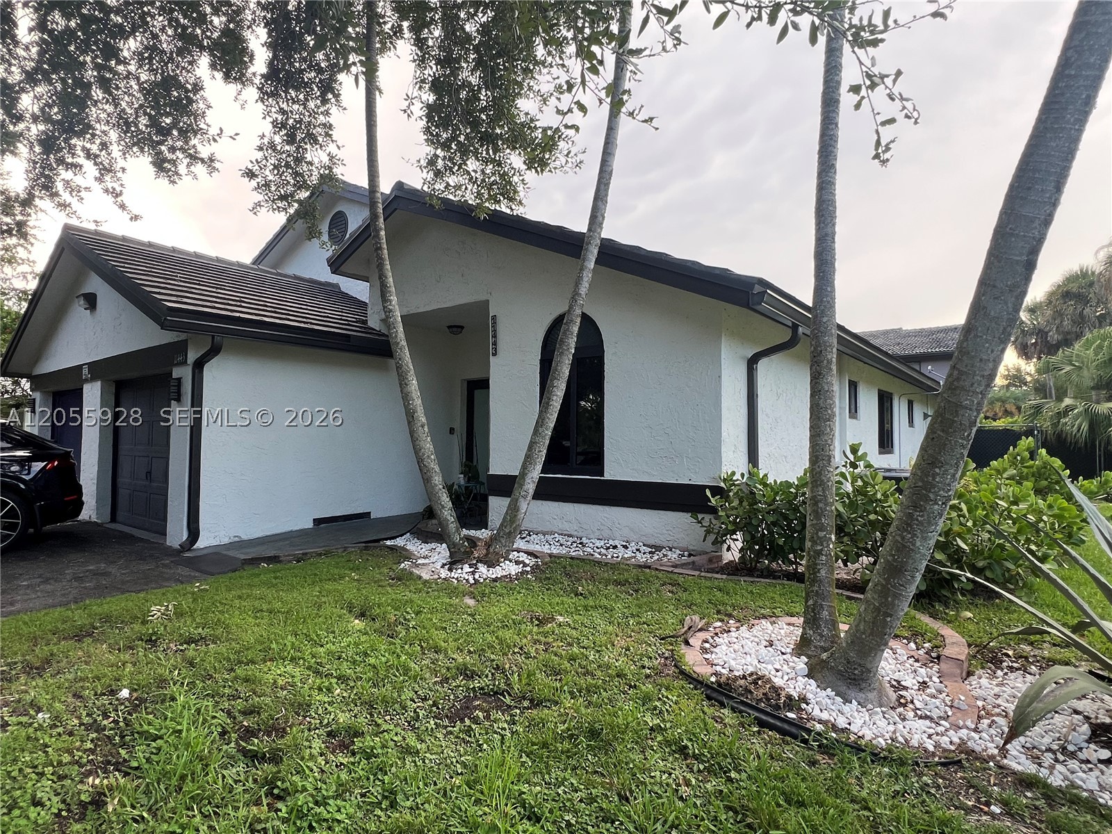 Move-ready and cash flowing Duplex available for sale. Updated finishings throughout, vaulted ceilings. Both units are currently cash flowing at $3,300 per month. Separate garages for each unit.