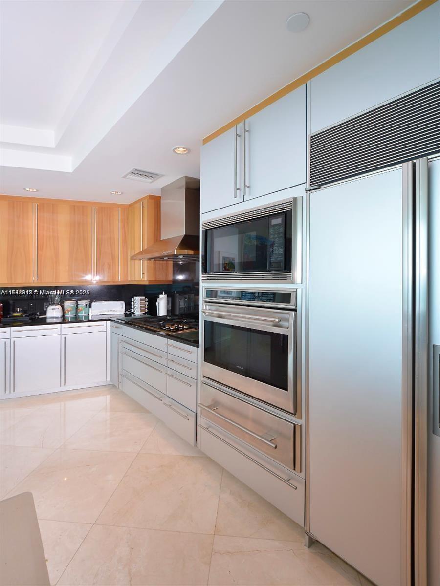 10295 COLLINS AVE RESDNTA - Residential