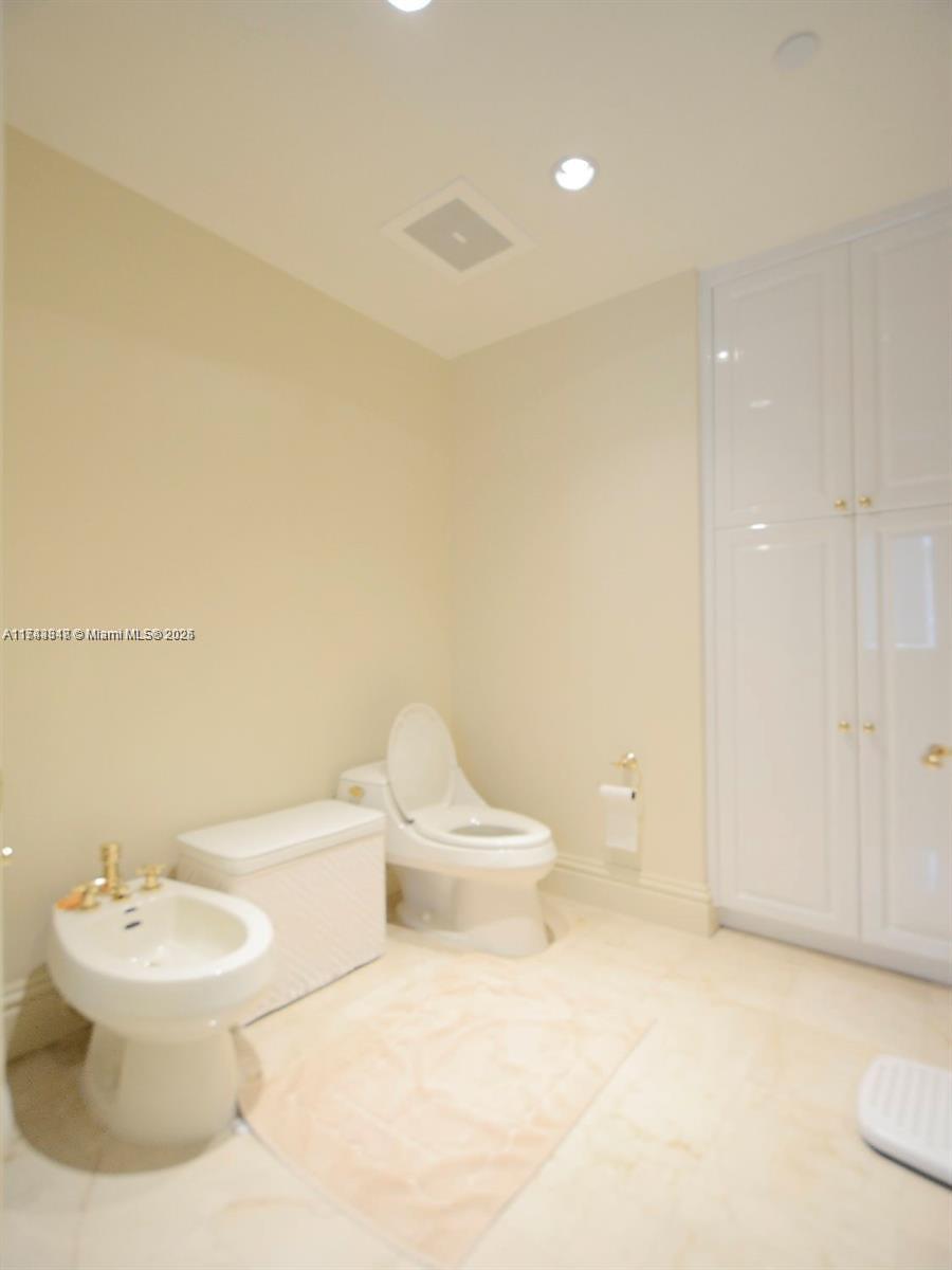 10295 COLLINS AVE RESDNTA - Residential