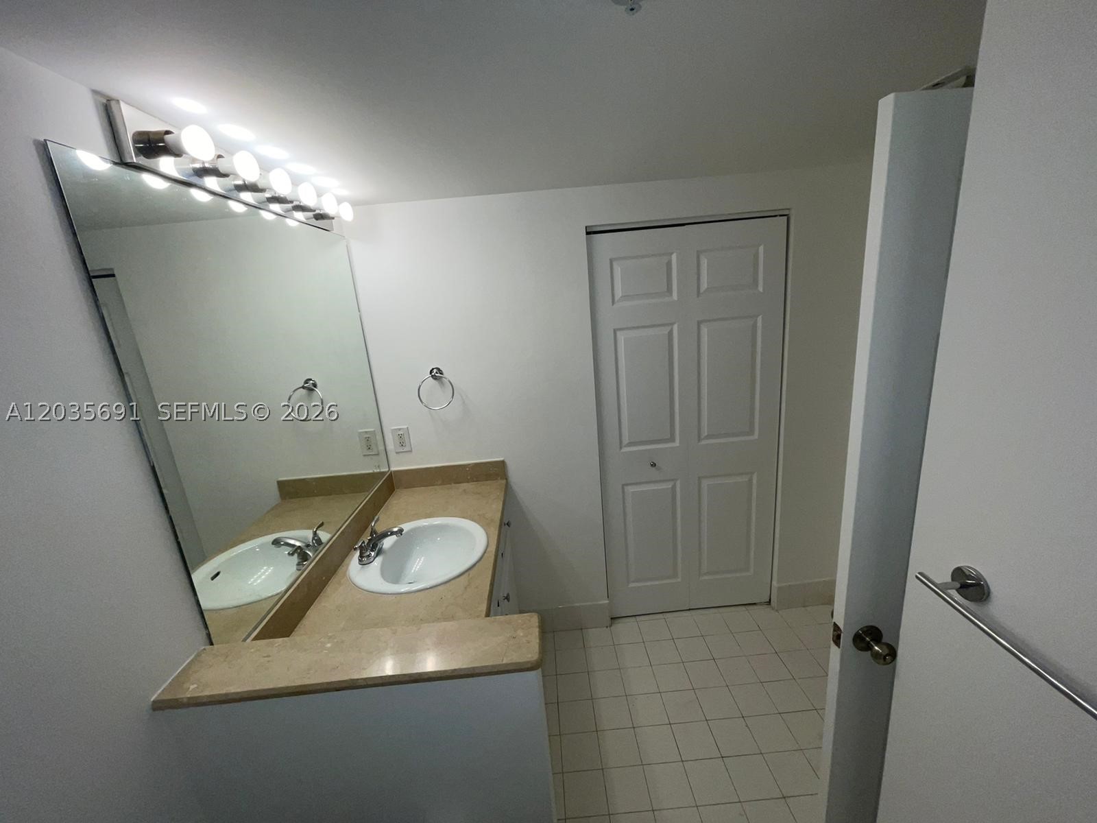 PALMS POINT(THE)CONDO - Residential Lease