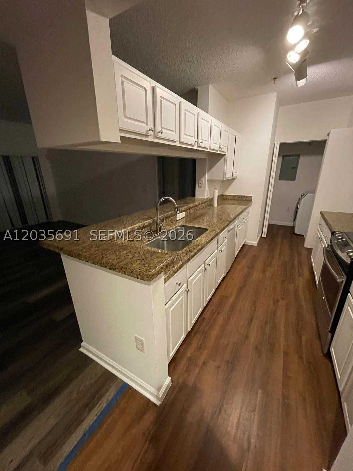 PALMS POINT(THE)CONDO - Residential Lease