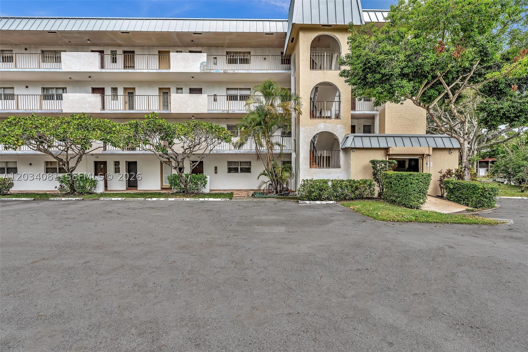 INVERRARY COUNTRY CLUB - Residential Lease