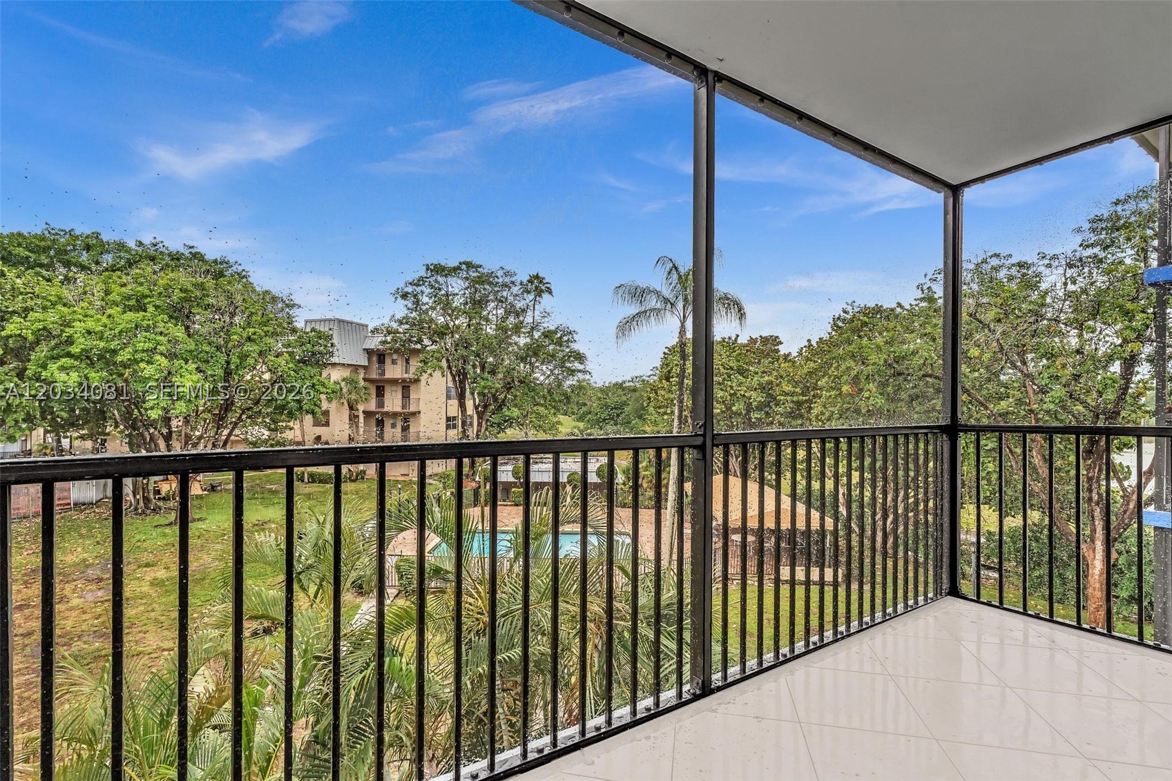 INVERRARY COUNTRY CLUB - Residential Lease