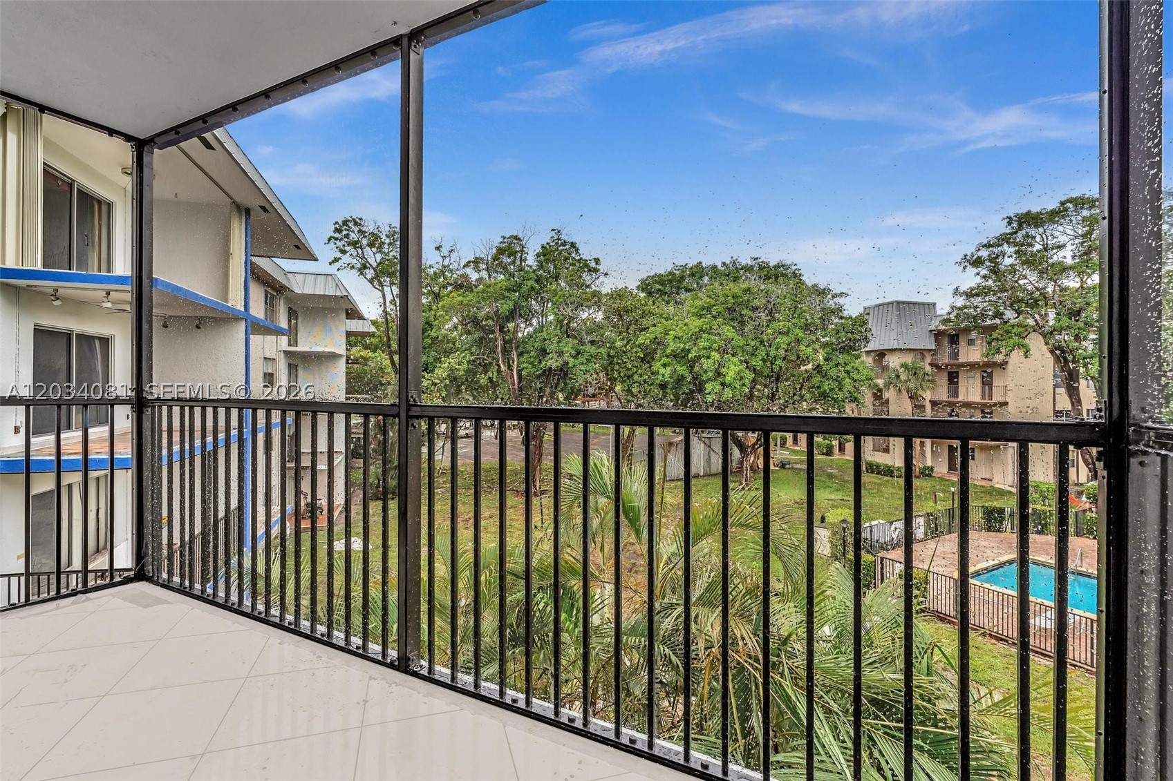 INVERRARY COUNTRY CLUB - Residential Lease