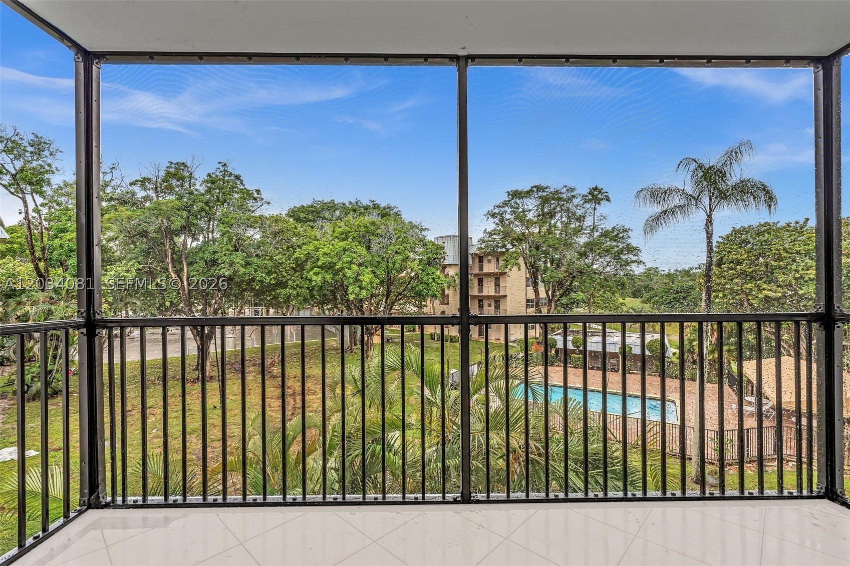 INVERRARY COUNTRY CLUB - Residential Lease