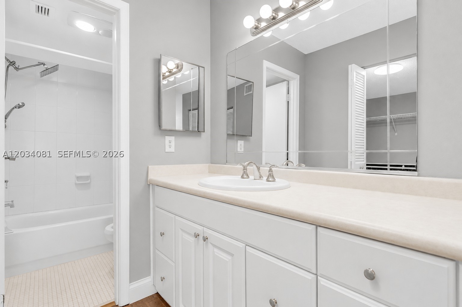 INVERRARY COUNTRY CLUB - Residential Lease