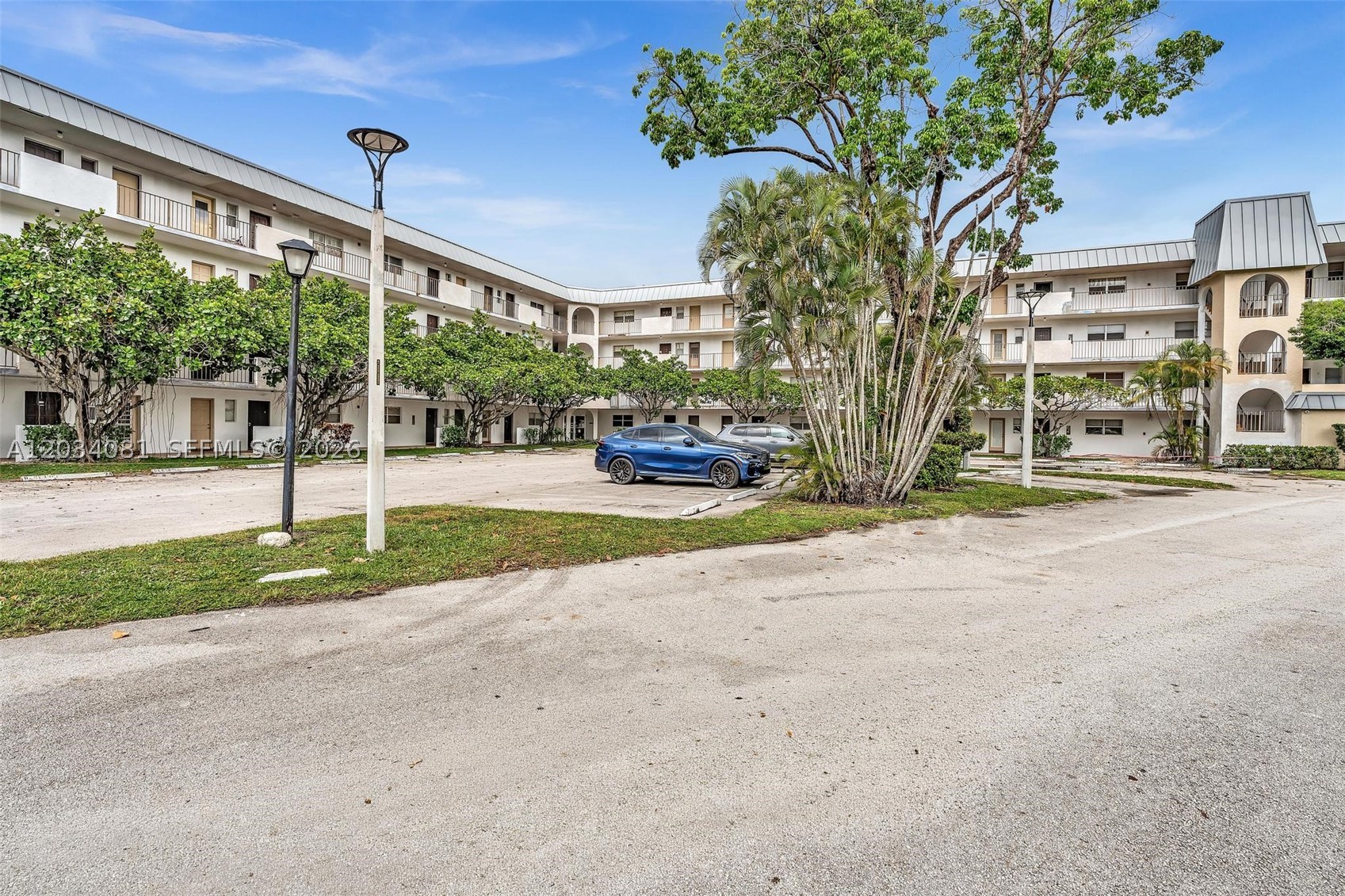INVERRARY COUNTRY CLUB - Residential Lease