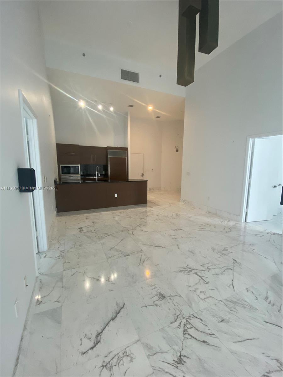 ABSOLUTELY STUNNING DOUBLE HEIGHT 2BR/2BA + DEN...  MARBLE FLOORING THROUGHOUT & CUSTOM DESIGNER LIGHTING FIXTURES..  ENJOY SPECTACULAR VIEWS OVERLOOKING THE ICON BRICKELL POOL AND BISCAYNE BAY.  WOLF AND SUBZERO APPLIANCES. 5STAR AMENITIES INCLUDING STATE OF THE ARTS FITNESS CENTER, INFINITY POOL, CIPRIANI'S, CANTINA VIENTE & ADDIKT ALL ON PREMISES. WALKING DISTANCE TO BRICKELL CITY CENTER, ENDLESS RESTAURANTS, SHOPPING AND THE MIAMI FINANCIAL DISTRICT.