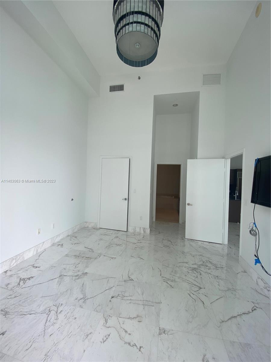 ICONBRICKELL CONDO NO 1 - Residential Lease