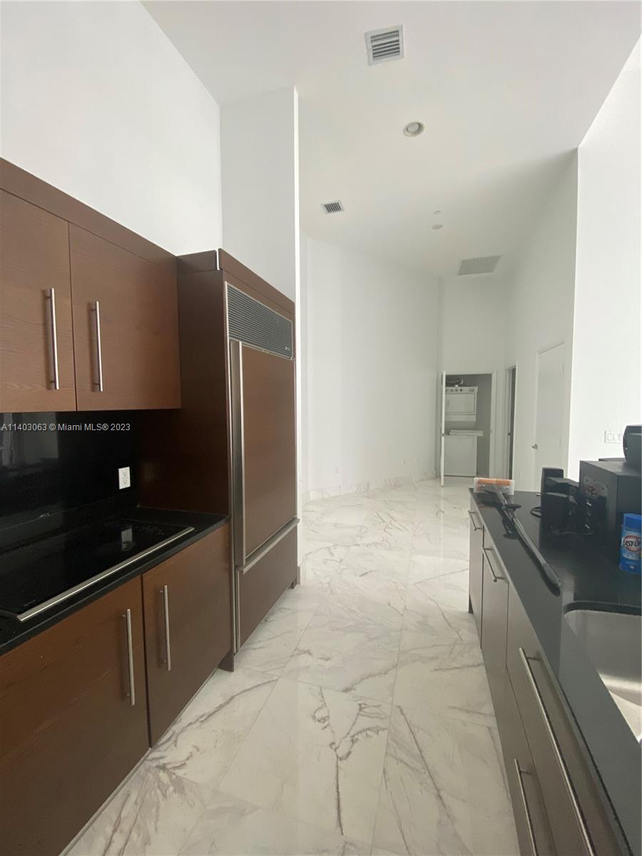 ICONBRICKELL CONDO NO 1 - Residential Lease