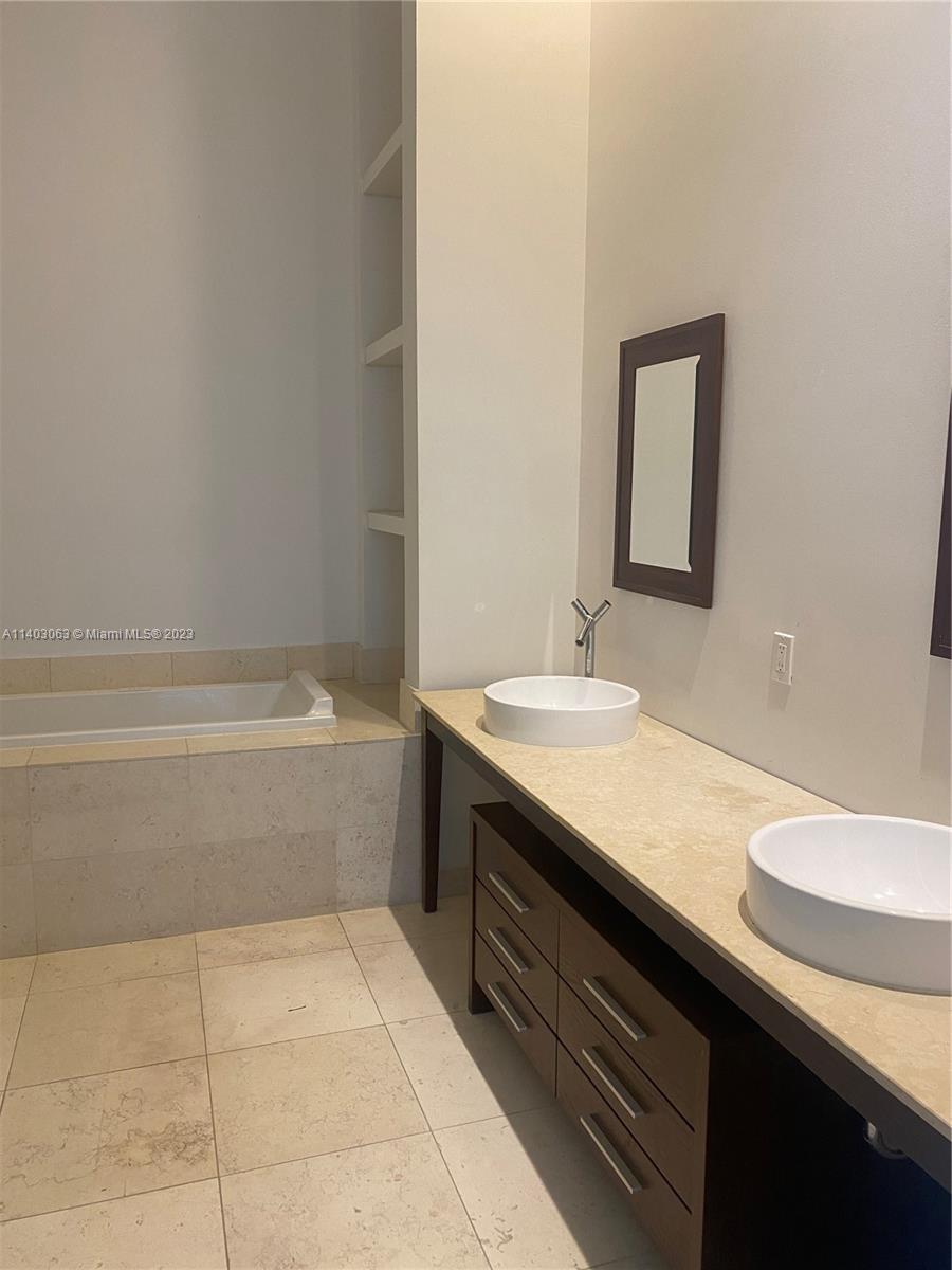 ICONBRICKELL CONDO NO 1 - Residential Lease