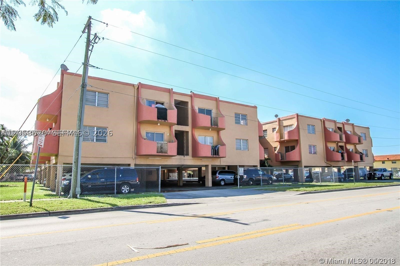 Great 2 bedrooms / 2 bathrooms with great layout. In excellent condition and location. Shared laundry room. Easy to show.