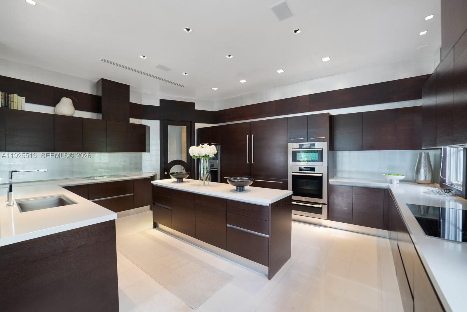 GOLDEN BEACH SEC D - Residential