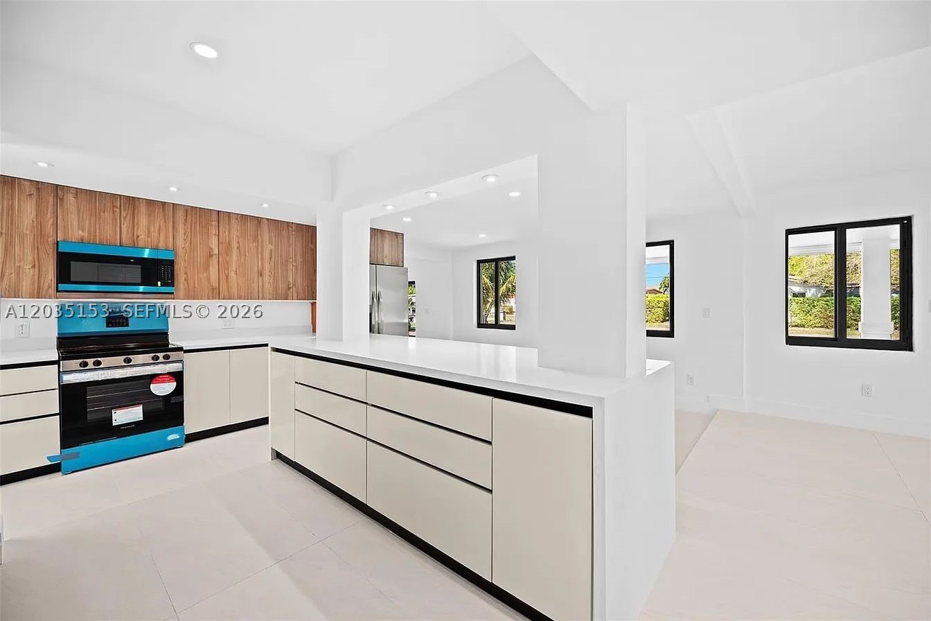 TROPICAL ESTS - Residential
