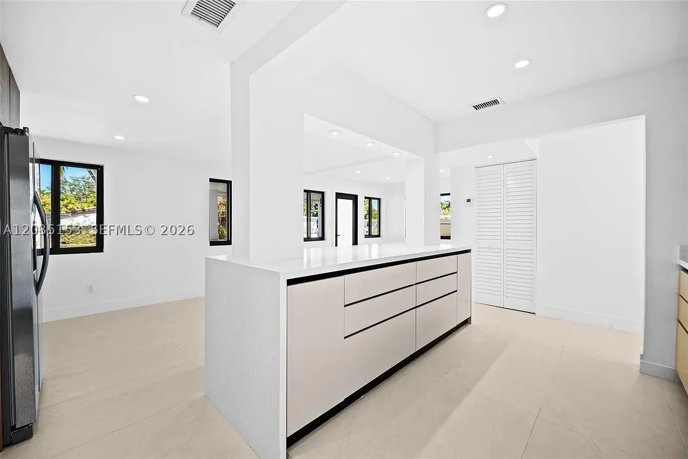 TROPICAL ESTS - Residential