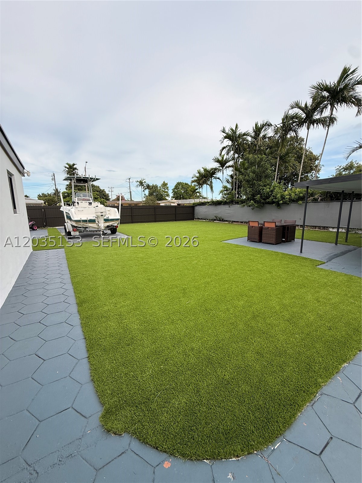 TROPICAL ESTS - Residential