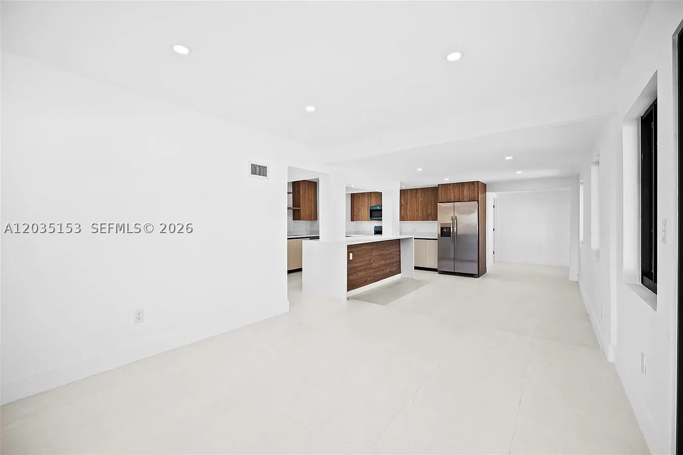 TROPICAL ESTS - Residential